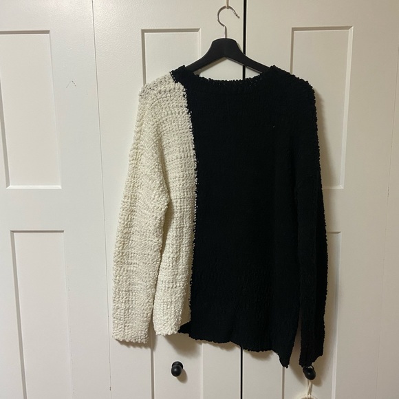 Bobeau | Two Toned popcorn knit sweater - Picture 3 of 4